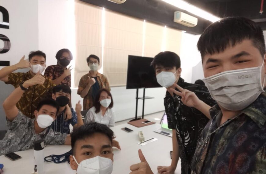 Suasana keseruan mentoring mahasiswa jurusan Informatika di Universitas Ciputra