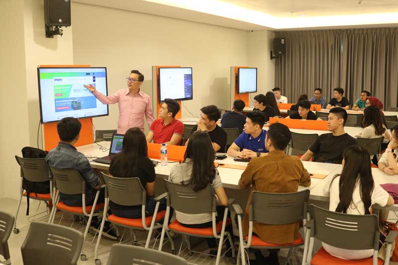 Meningkatkan Efektivitas Bisnis melalui Evaluasi Kinerja Organisasi dalam Strategic Management