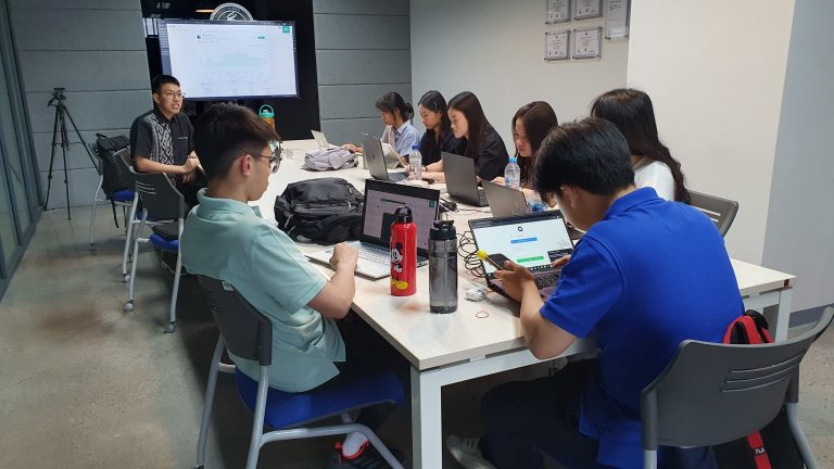 Experiencing University Life: An Internship Journey with Xin Zhong High School Students