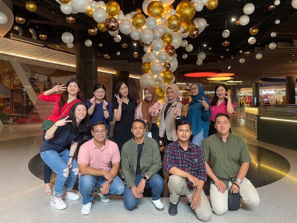 foto bersama Mahasiwa jurusan S1 Manajemen Online