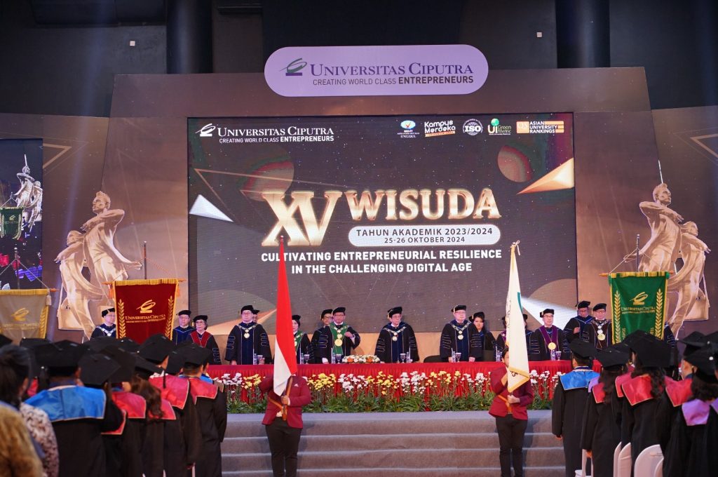 Acara Wisuda S2 Manajemen Online Universitas Ciputra