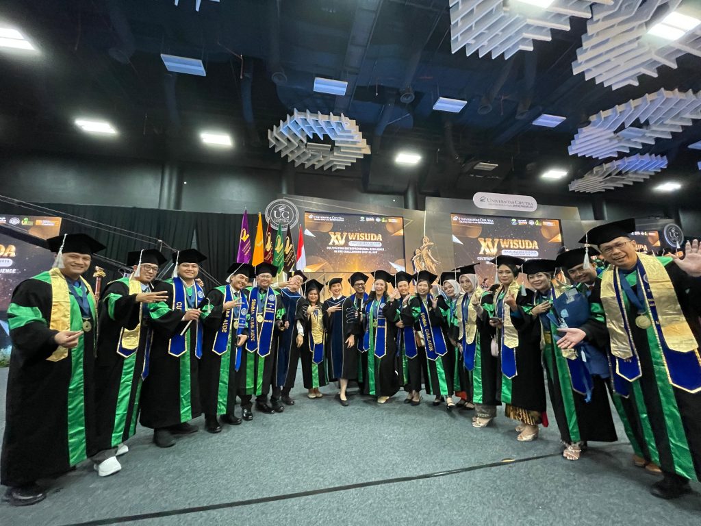 Foto Bersama Alumni S2 Manajemen Online Universitas Ciputra