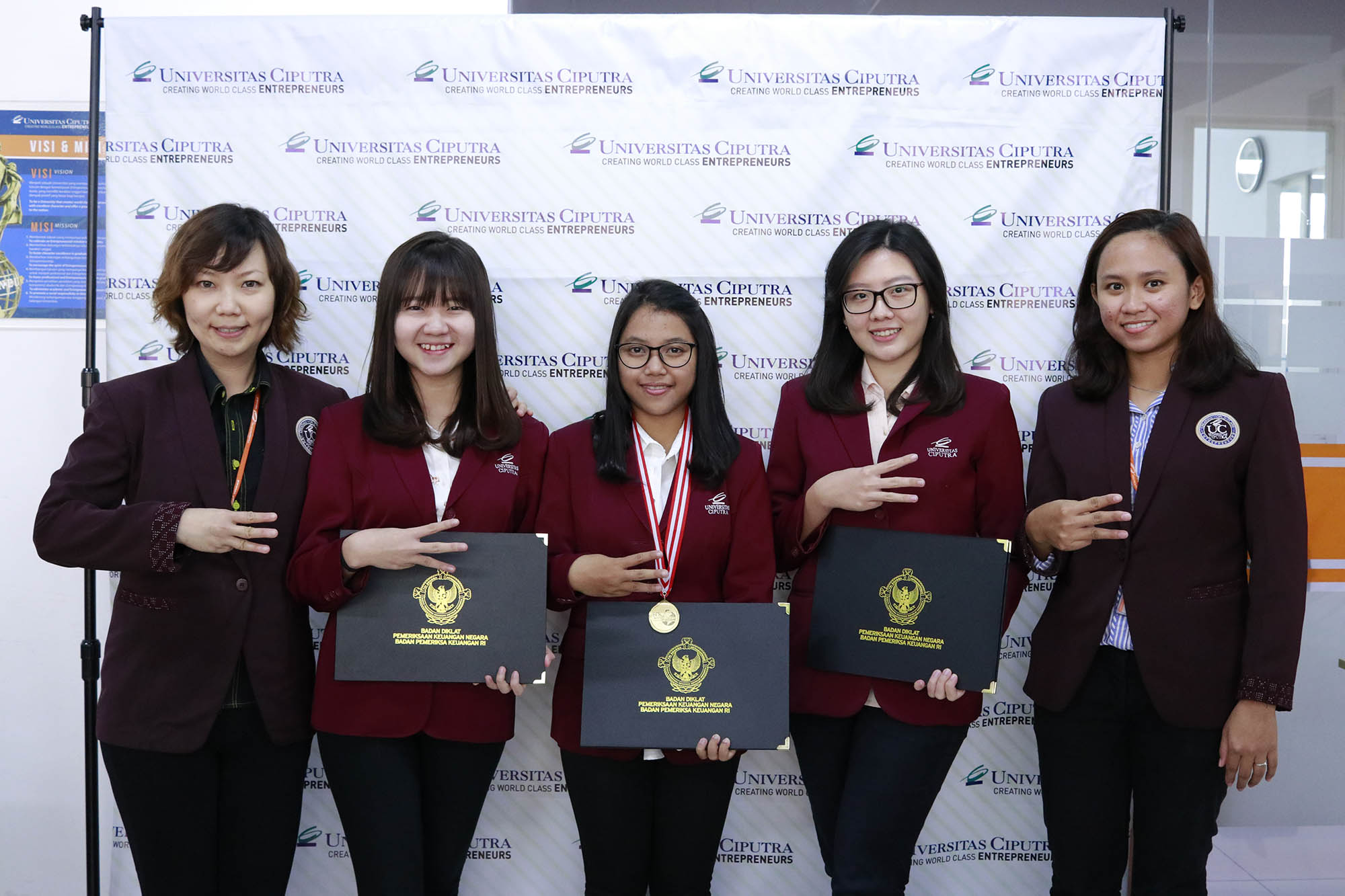 Juara 1 Lomba BPK Audination untuk kategori Audicreate 2017 Juara 1 Lomba BPK Audination untuk kategori Audicreate 2017